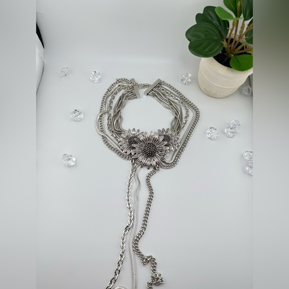 Vintage-Inspired Layered Sunflower Choker Necklace – Statement Piece - Picture 13 of 14